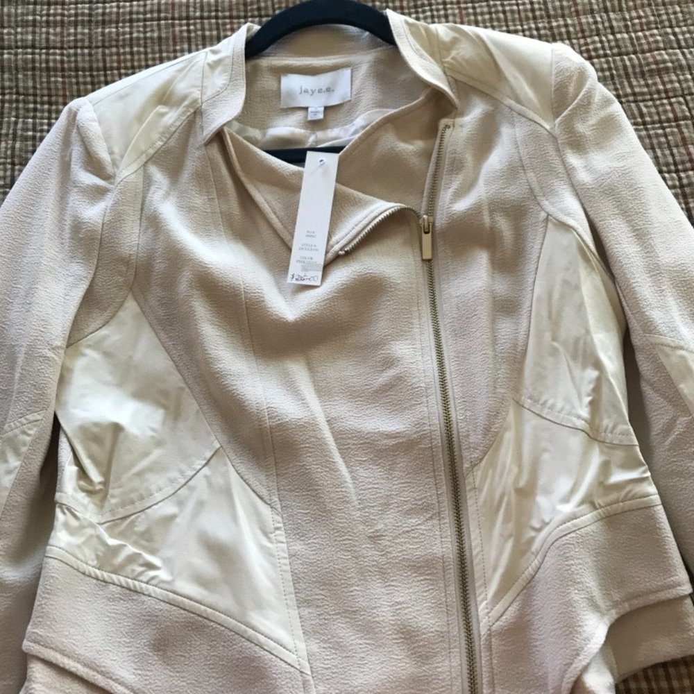 Classic version of a bomber jacket!